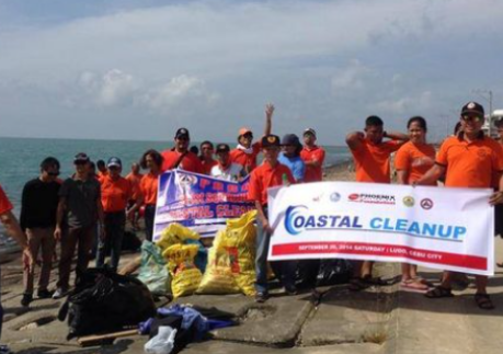 Coastal cleanup volunteers